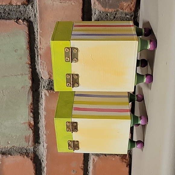 Best Friends Wooden Boxes with Button Latch Wooden Decorative Feet - Picture 3 of 8